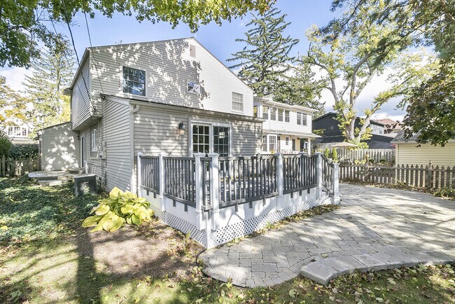 Foto del edificio - 663 Vinewood Ave