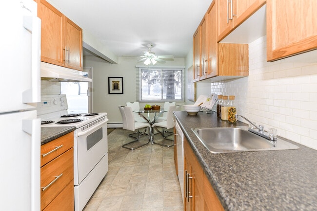 Building Photo - Patrica Heights