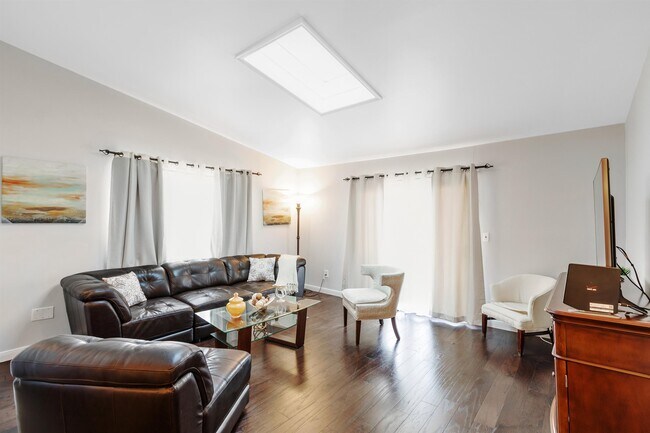 Foto del edificio - 6405 Liberty Ave