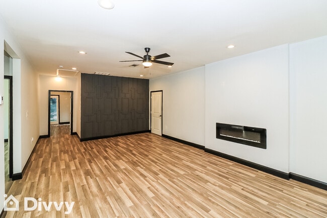 Building Photo - 1433 Willow Dr