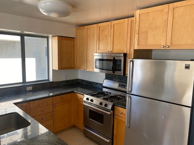 Building Photo - 2141 26th St