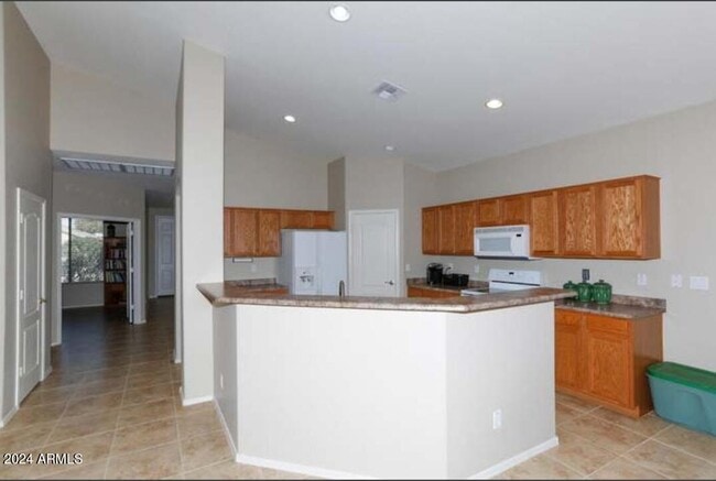 Building Photo - 3077 E Kingbird Pl