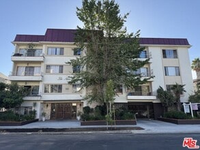 Building Photo - 910 S Holt Ave