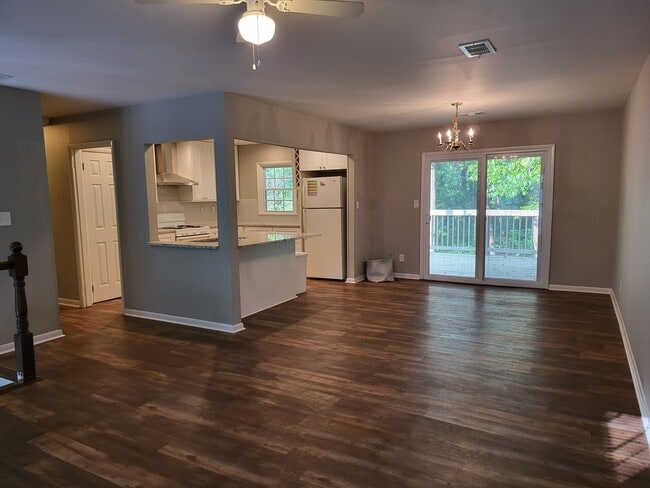 Building Photo - 117 Azalea Dr
