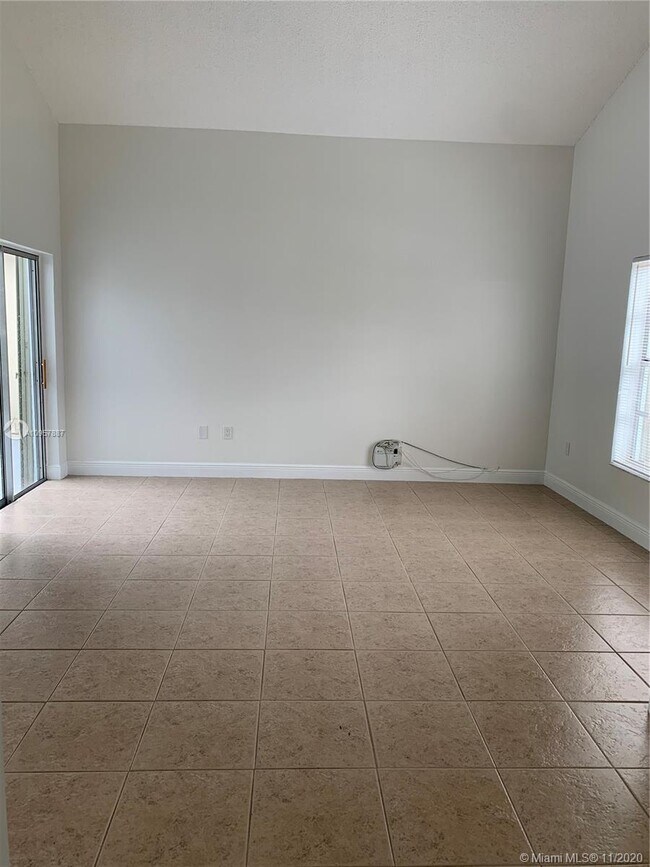 Foto del edificio - 8605 NW 192nd Terrace