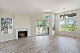 Building Photo - 5 Silver Glade Dr
