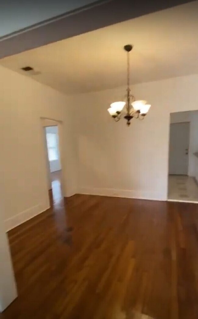 Foto del edificio - 2 bedrooms and 1 bathroom at 1214 Kayton A...