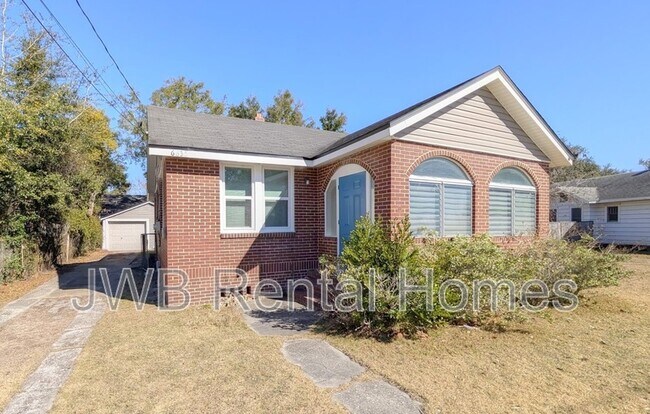 Building Photo - 6635 Sunset Dr