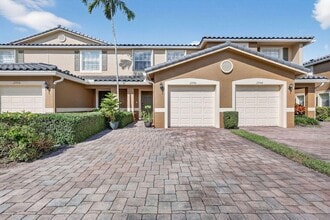 Building Photo - 2990 SE Lexington Lakes Dr