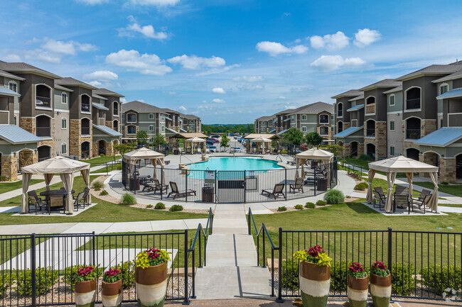 Building Photo - Lone Oak Apartments