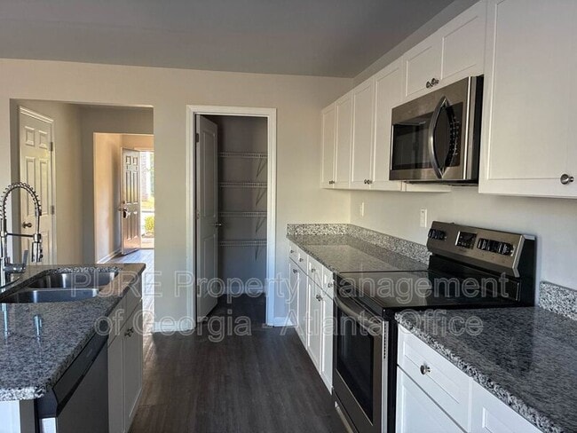 Building Photo - 305 Nutwood Trce