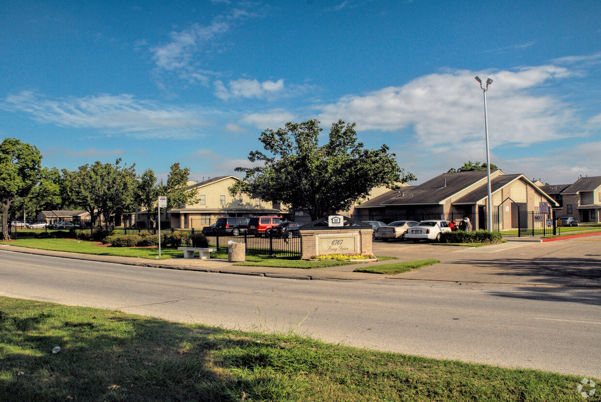 Foto del edificio - Long Drive Townhomes