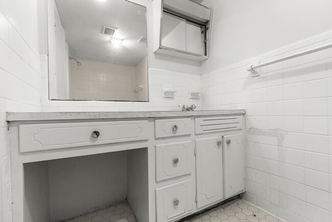 Interior Photo - Highland Cliffs