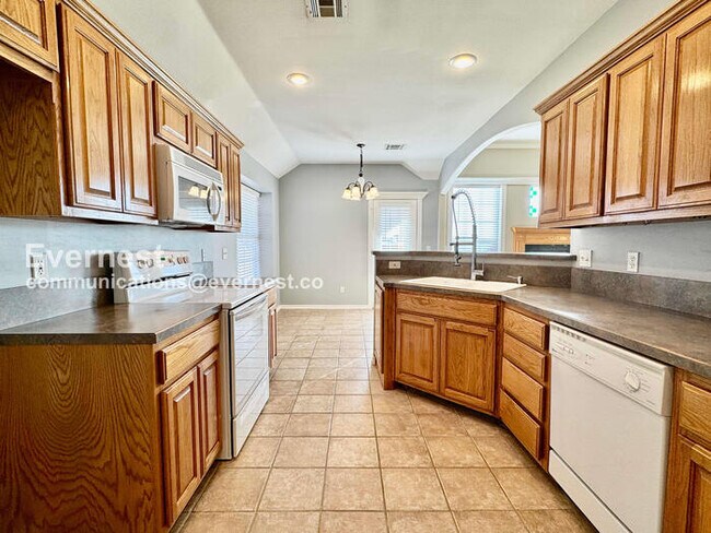 Foto del edificio - 1412 W 117th St S