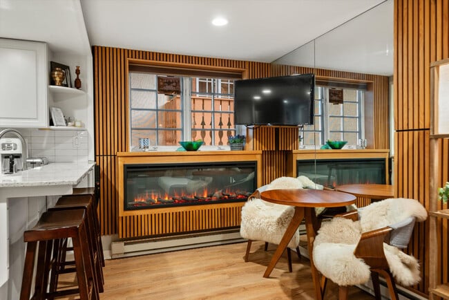 Building Photo - 711 S Galena St