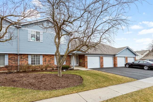 Building Photo - 1665 Commodore Ct
