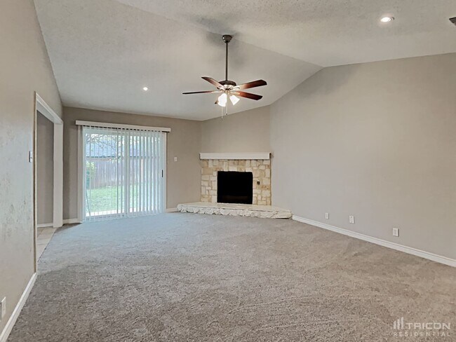 Building Photo - 8620 Santa Clara Dr