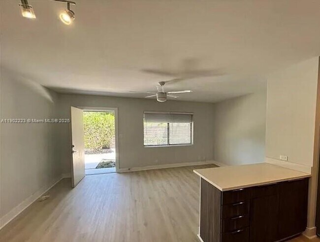Foto del edificio - 1273 NE 38th St