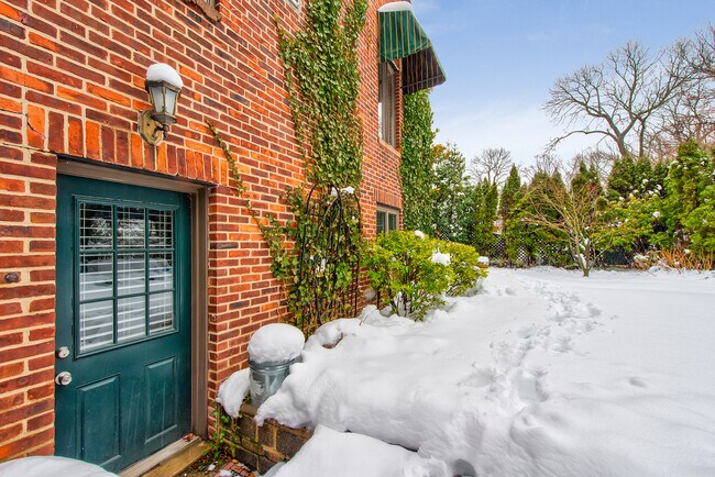 Foto del edificio - 500 Washington Dr