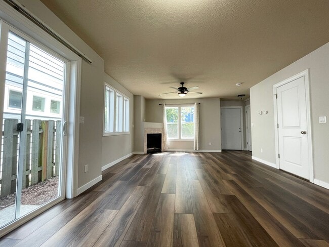 Foto del edificio - Lovely St Johns Home with Attached Garage,...