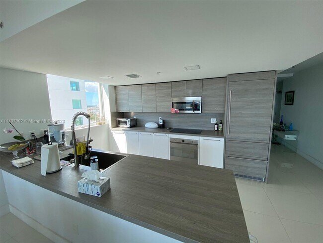 Foto del edificio - 400 Sunny Isles Blvd