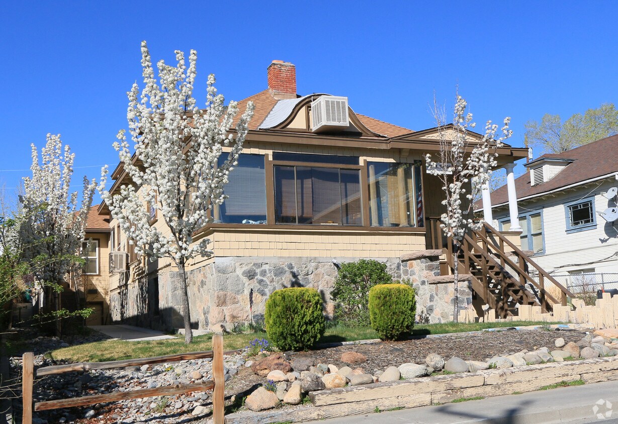 Primary Photo - 1015 N Sierra St