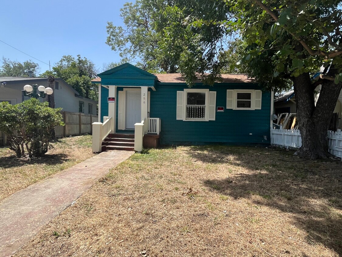 Primary Photo - 256 Oriental Ave