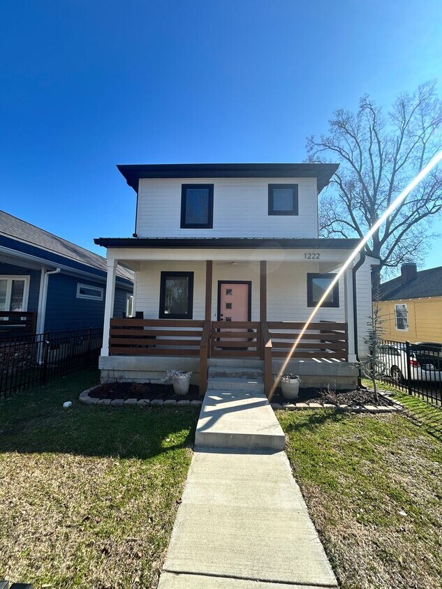 Primary Photo - Welcome to a Fun & Vibrant Chattanooga Hom...
