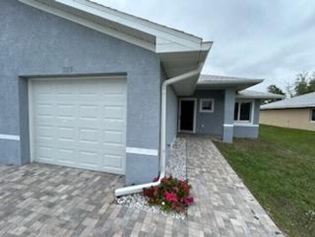 Foto del edificio - Duplex for rent