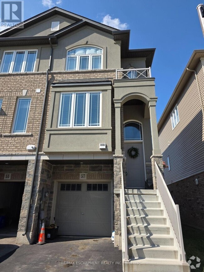 Building Photo - 57 Aquarius Cres
