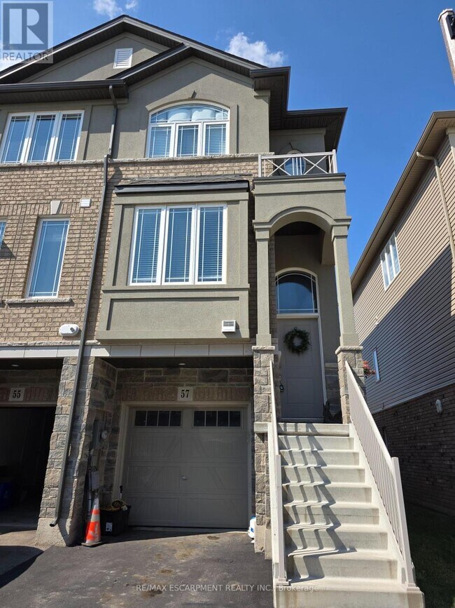 Building Photo - 57 Aquarius Cres