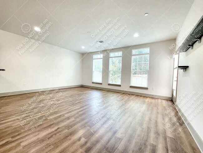 Foto del edificio - 12292 Mulligan Glen Ct