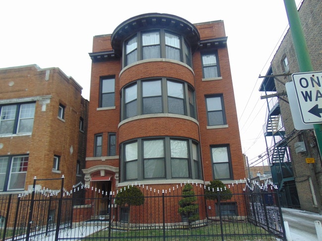 Building Photo - 6245 S Sacramento Ave