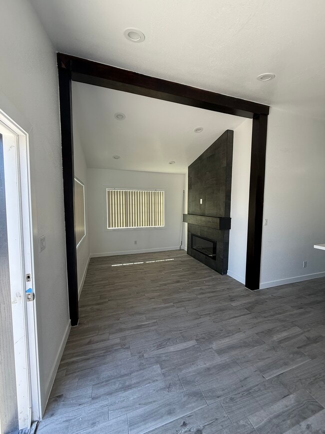 Electric fireplace - 1320 W 4th St