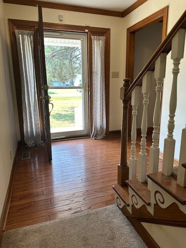 Foto del edificio - Spacious Home with Bonus Room, Pool & Sola...