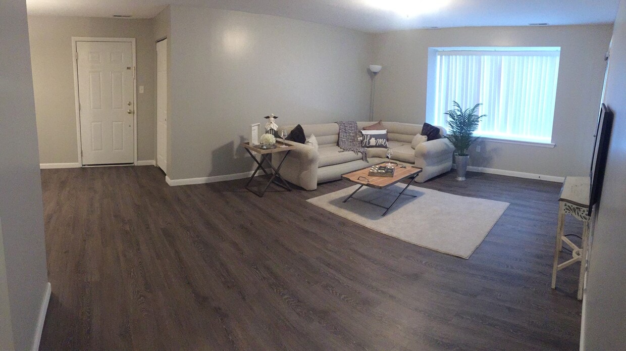 Living Room - 4705A Dunbarton Rd