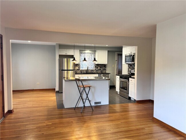 Foto del edificio - 3715 Beechwood Blvd