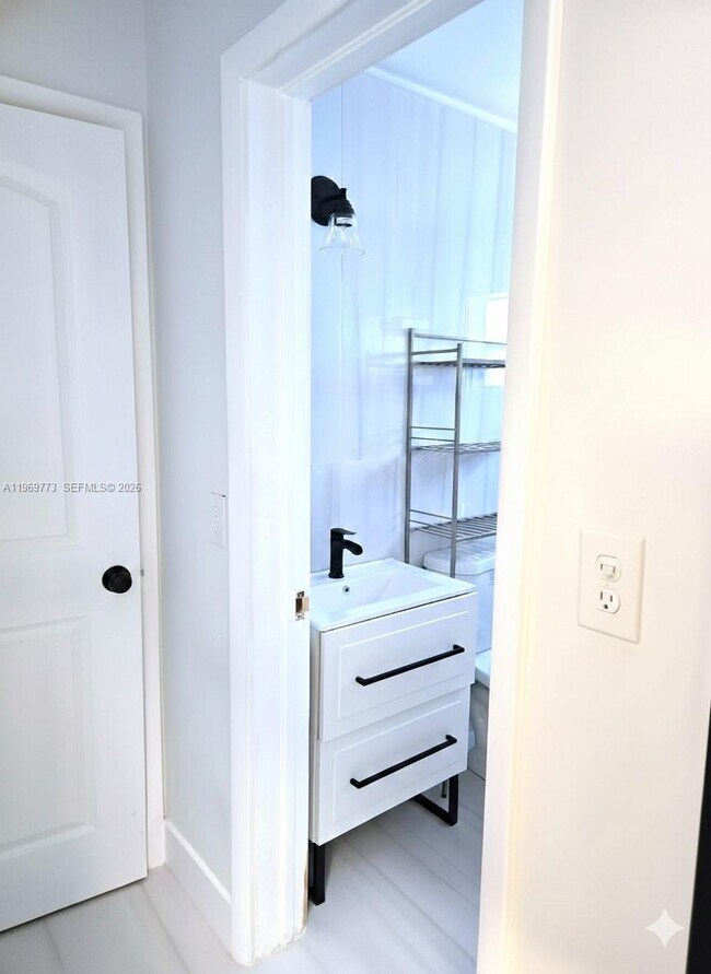 Foto del edificio - 1832 Rodman St