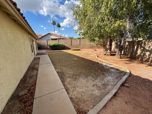 Building Photo - Remodeled 3 Bedroom/2 Bath Single Level Ho...