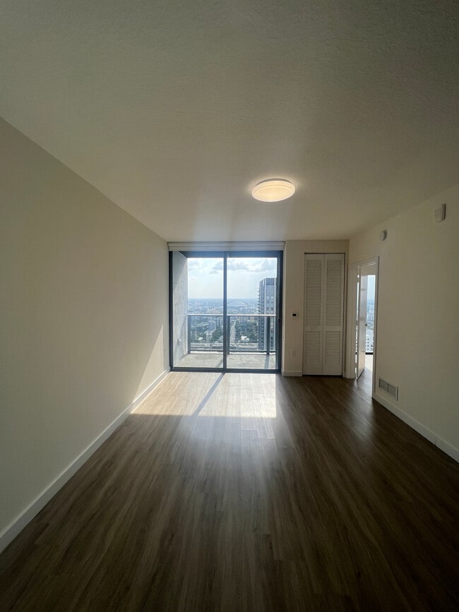 Foto del edificio - 1027 NW 1st Ct