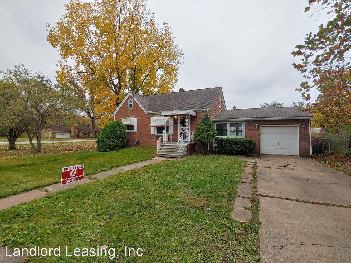 3 br, 1.5 bath House 3446 Lincoln Drive House Rental in Lorain, OH