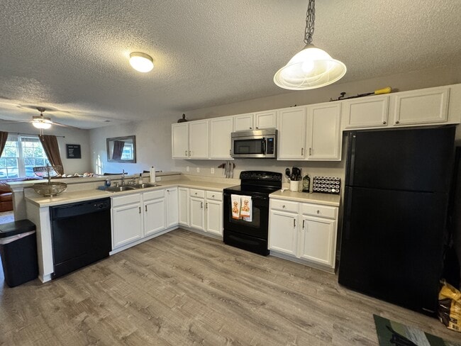 Foto del edificio - 5006 Banister Loop