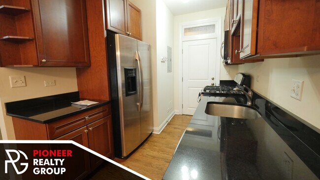 Foto del edificio - 736 W Addison St