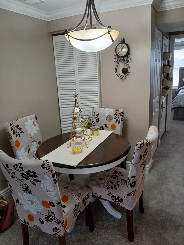 Foto del edificio - 215 Driftwood Rd