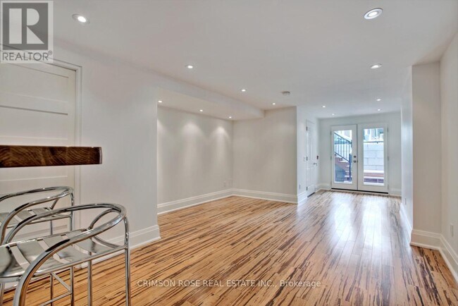 Photo du bâtiment - 62-62 Dovercourt Rd