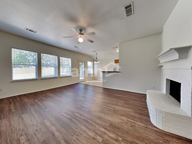 Building Photo - 223 Lake Texoma Dr
