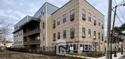 Building Photo - 22 Center St