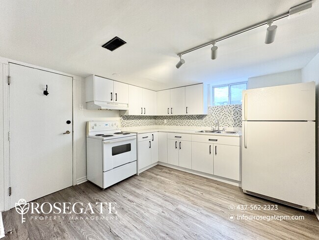 Photo du bâtiment - Cozy 2-Bedroom Basement Apartment with Parking in Whitby