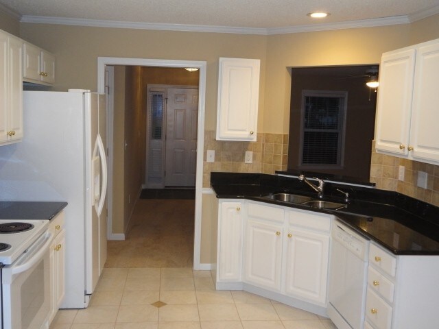Building Photo - 1631 N Ammons Drive