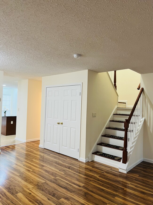 Foto del edificio - 25 Balboa Ln